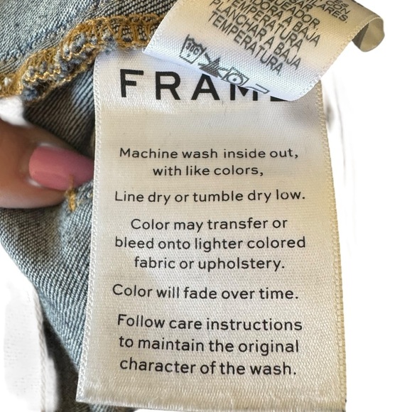 Frame - Le Bardot Crop Flare Raw Edge
Jeans in Sutherland Sz 28 - Picture 12 of 14